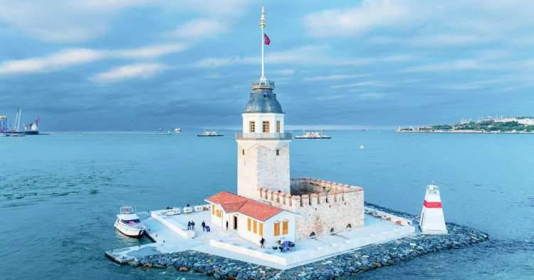 <p><strong>(İstanbul Kız Kulesi)</strong></p>