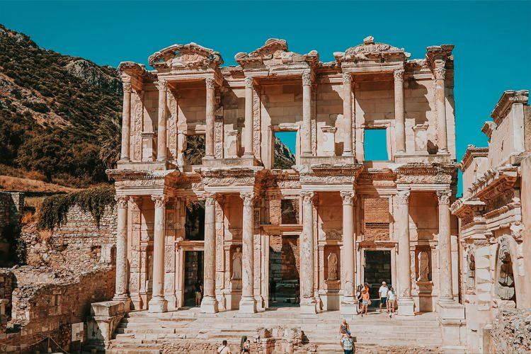 <p><strong>(İzmir Efes Antik Kent)</strong></p>
