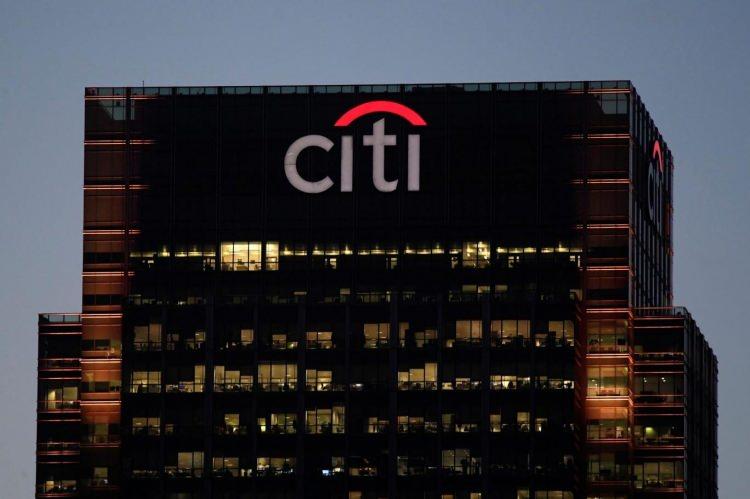 <p>Citi, 2024 için altın tahminini yüzde 6,8 artışla 2 bin 350 Dolara, 2025 tahminini de aynı oranda artışla 2 bin 875 Dolara yükseltti.</p>