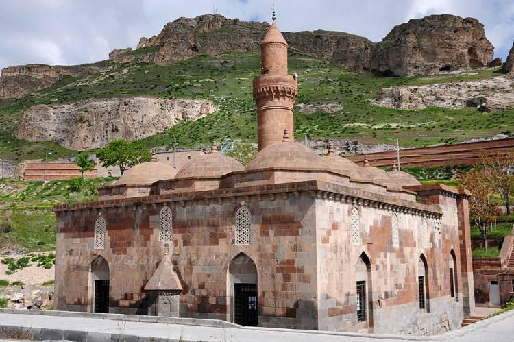 <p><strong>BİTLİS 733</strong></p>
