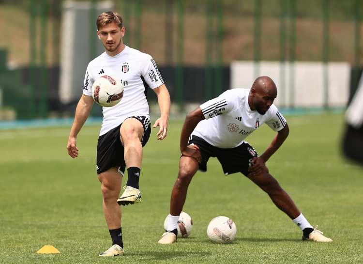 <p>Geçtiğimiz günlerde Alman basınına yansıyan haberlerde  Bayern Münih'in de 18 yaşındaki golcüyü transfer listesine aldığı iddia edildi.</p>
