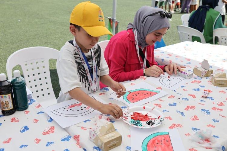 <p>Birçok etkinlik ve oyun alanının kurulduğu programda, Nasreddin Hoca ve Karagöz Hacivat gösterileri, Resul Aydemir (Misal) konseri, kareografi ve akrobasi gösterileri düzenlendi. </p>
