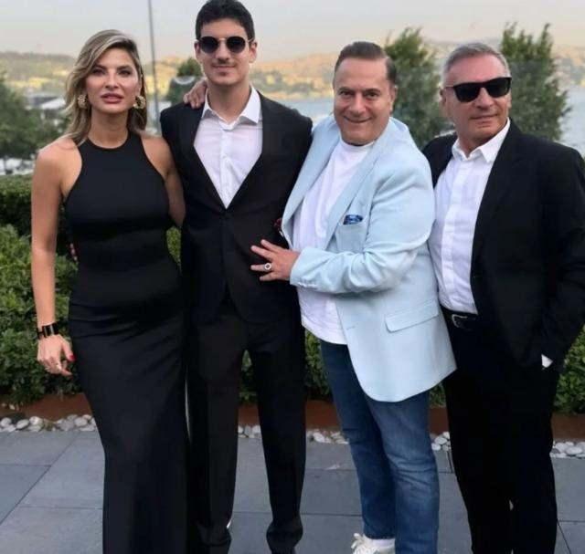 <p><strong>Babasının boyunu geçen Ali Sadi'ye <span style="color:#B22222">"Hık demiş babasının burnundan düşmüş"</span> yorumları yağdı.</strong></p>

<p> </p>
