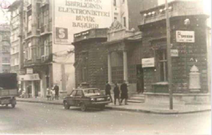 <p>Semtin adının Abdülmecit ile oluştuğu da biliniyor, Sultan Abdülmecid'in bu ferah ve havadar yeri sevmesiyle burada bir yerleşim yeri kurulması isteğini belirtmiş.</p>

<p> </p>
