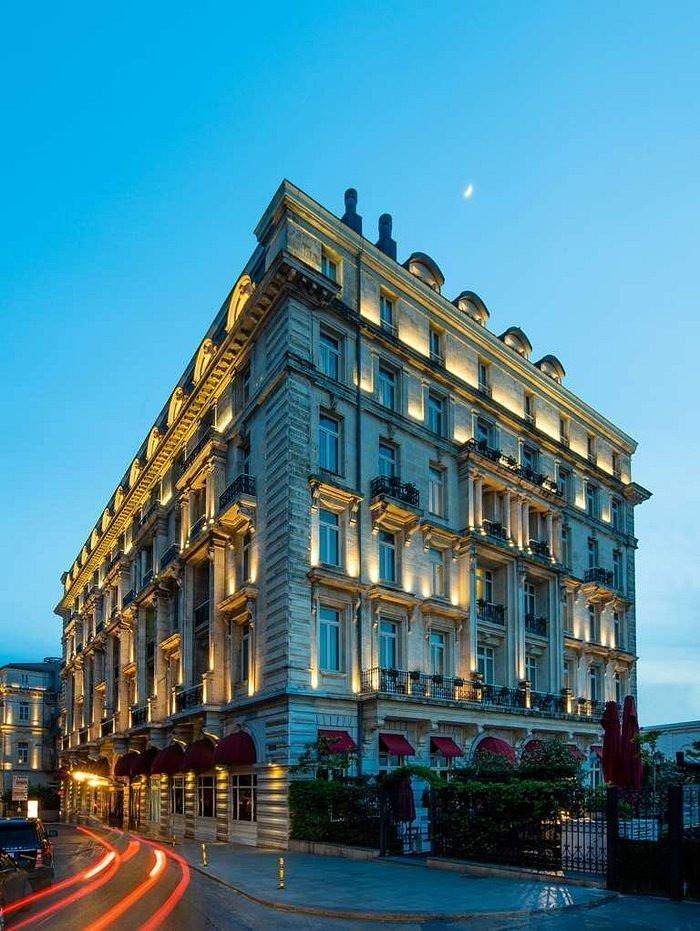 <p>Bu dönemde caddeler, lüks konaklar ve apartmanlarla doldu; semt, saygın bir yerleşim yeri oldu.</p>
