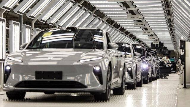 <p>Otomotiv Sanayii Derneği (OSD) verilerine göre, 2024 yılının ilk 4 aylık döneminde otomobil satışlarındaki yerli araç payı yüzde 31'e düştü. Yani, Türkiye'de satılan her 10 otomobilin 7'si ithal modeller oldu.</p>

<p> </p>
