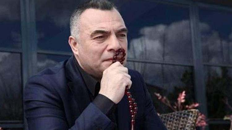 <p> O yüzden Hızır Çakırbeyli hoşuma gidiyor."</p>

<p>Kaynarca, tercihini Hızır Çakırbeyli'den yana kullandı.</p>

<p>Ancak bu cevap Vadi hayranlarının hiç hoşuna gitmedi.</p>

<p> </p>
