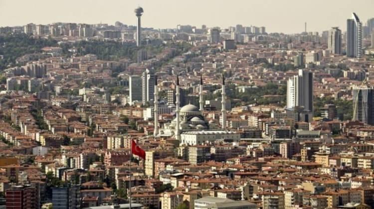 <p>Reel fiyatlarla kira ortalaması geçen yılın aynı ayına göre İstanbul’da yüzde 13,3, Ankara’da yüzde 1,2, İzmir’de ise yüzde 4,1 geriledi.</p>
<p> </p>