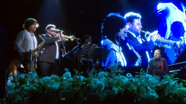 <p>Funk, rock, Latin, soul, pop ve elektronik tarzlarının da harmanlandığı performanslarla izleyiciyi buluşturan festivalin kapanışında Fazıl Say sanatseverlerle buluştu.</p>