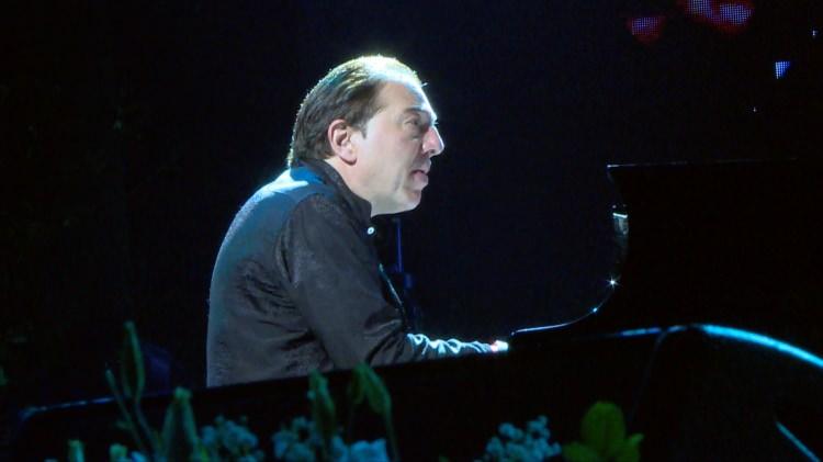 <p>7. Antalya Akra Caz Festivali'nin kapanış programında, dünyaca ünlü piyanist ve besteci Fazıl Say, sahne aldı.</p>