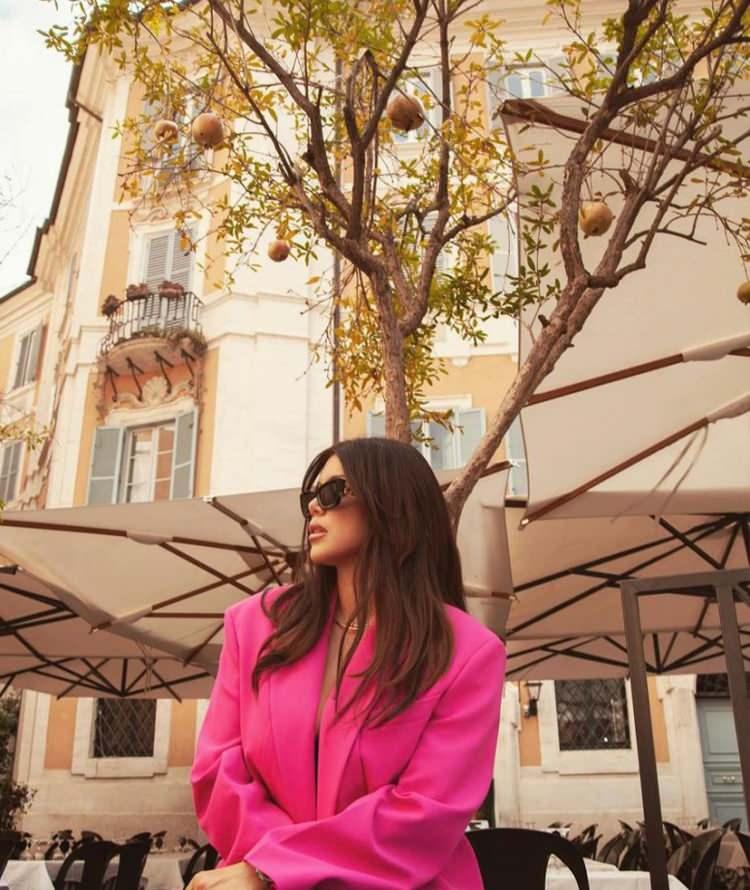 <p>Çantalarının her birini titiz bir şekilde kullanıp saklayan Wanda Nara, yaptığı açıklamada, <em><strong>"Burada koleksiyonum var. Parmak izi ve şifreyle mühürlenmiş üç kapıdan geçmeniz gerekiyor"</strong></em> dedi. </p>
