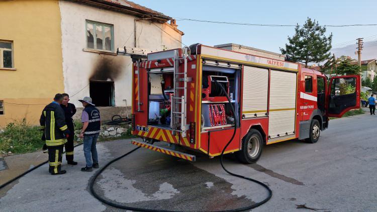 <p>Karaman'da ev sahibinin evi boşalt demesine öfkelenen kiracı kadın, oturduğu evi ateşe verdi.</p>
