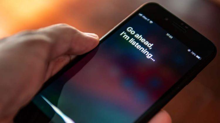 <p>Ses sanatçısı Yelda Uğurlu, 2011’de Nuance Communications ile sesinin toplu taşıma anonslarında kullanılmasını öngören anlaşmadan sonra Apple'ın sesini Siri için izinsiz kullandığını belirterek dava açtı.</p>
