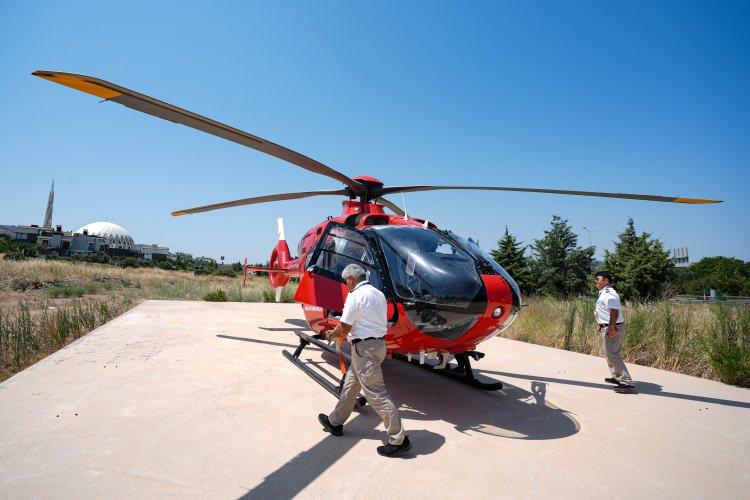 <p>UMKE ekibi, acil yardım ambulansı ve motorize ekiplerden oluşan sağlık çalışanlarına helikopter ambulans da gereklilik oldukça destek oldu.</p>

<p> </p>
