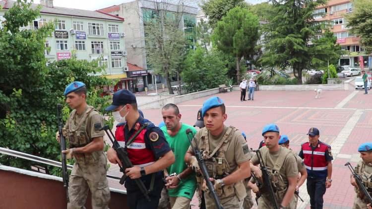 <p>Antalya’da, aynı yıl ağustos ayında polisin uyuşturucu bulunan bir eve yaptığı baskınla yakalanan Fikret Canbaz, Zonguldak’a getirilerek cinayet mahallinde keşif yaptırıldı ve çıkarıldığı mahkeme tarafından tutuklandı.</p>
