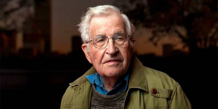 <p>Dünyaca ünlü Amerikalı profesör ve dil bilimci Noam Chomsky'nin öldüğü iddialarını karısı yalanladı.</p>
