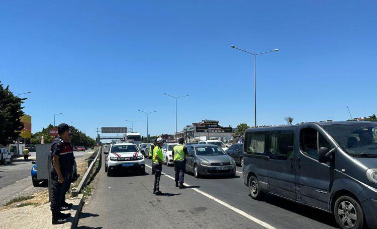 <p>Yetkililer, İstanbul'a dönüş trafiğinin ileriki saatlerde artarak sürmesini beklediklerini kaydetti.</p>
