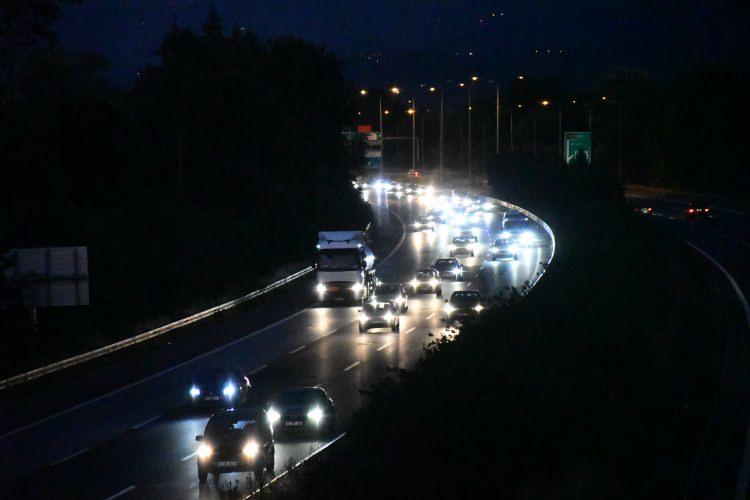 <p>Trafik ekipleri, belirli uygulama noktalarında asayiş denetimlerini de sürdürüyor.</p>
