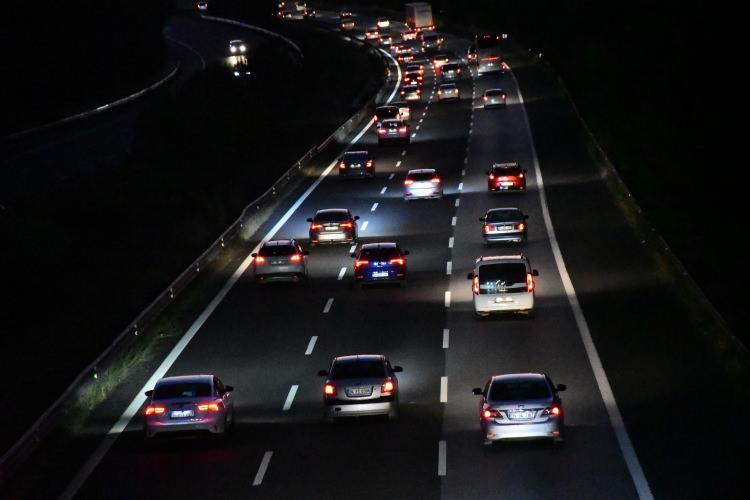 <p>Kırıkkale-Ankara kara yolunda belirgin bir trafik yoğunluğu gözlemlenirken, Kırıkkale-Kayseri kara yolunda da araç trafiğinin akıcı olduğu görüldü.</p>
