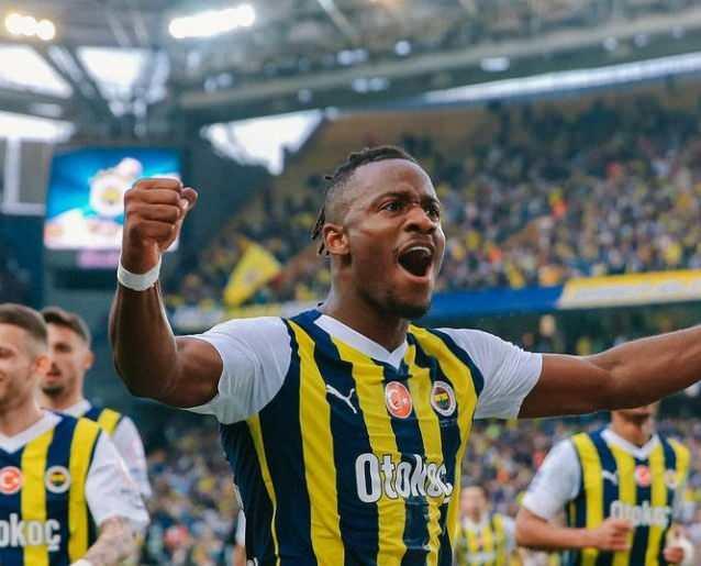 <p><span style="color:#800080"><strong>TRANSFER TARAFTARI KIZDIRDI</strong></span></p>

<p>Ünlü futbolcu Michy Batshuayi, Fenerbahçe'deki kariyerini noktalayarak Galatasaray'a transfer olmaya hazırlanıyor.</p>
