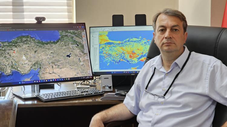 <p>Zonguldak Bülent Ecevit Üniversitesi (ZBEÜ) Mühendislik Fakültesi Geomatik Mühendisliği Öğretim Üyesi Prof. Dr. Şenol Hakan Kutoğlu, geliştirilen programa ilişkin “Bu uygulama sayesinde artık vatandaşlarımız kendi oturdukları yerle ilgili ya da ev satın almak istedikleri yerle ilgili genel anlamda mahalle bazında, zemin durumuyla ilgili bilgi edinme kolaylığına erişecekler. Burada zemin sağlam mı, hangi seviyede, bunları, sosyal sorumluluk projesi kapsamında geliştirdiğimiz siteye girerek özgürce, hiçbir bedel ödemeden öğrenebilecekler” dedi.</p>
