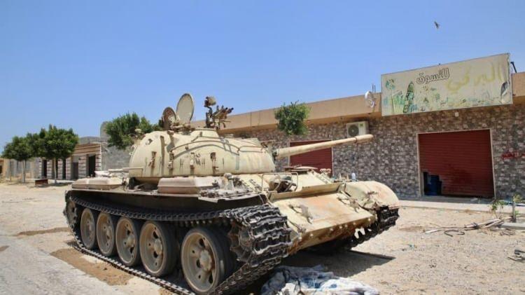 <p><strong>300 TANK</strong></p>
