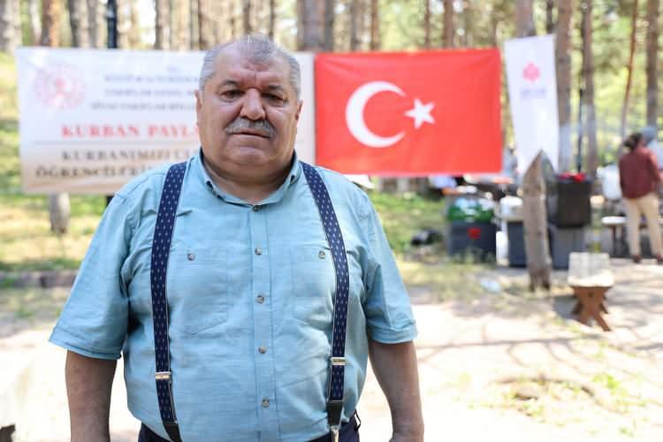 <p><strong>“Cumhurbaşkanı yakından takip etti”</strong></p>
<p>Konuyla ilgili açıklama yapan Vakıflar Sivas Bölge Müdürü Cemal Karaca, sözlerine, <strong>“Eser 1985 yılında UNESCO tarafından koruma altına alındı. Biz kıymetini geç anladık. Allah koruduğunu koruyor, bu eseri de korudu, günümüze kadar ulaştı. Eserde eşi benzeri bulunmayan ayrıntıların yanında bide denge taşı bulunuyor. Bulunduğu yerde elle müdahale ile dönen bu taş deprem gibi etkilerle sıkışıp dönmediğinde, artık binanın eğiminin bozulduğunu anlıyorduk. Restorasyon çalışmasından öncede bu taş sıkışmıştı. Bugün nasip oldu restorasyonun ardından yeniden taşımızın da dönmesini sağladık. Yeniden turizm ve ibadete açılması bizim için ayrı bir mutluluk oldu. Cumhurbaşkanımızın özel talimatları ve ilgileri ile yönetilen bir çalışmaydı. Hamt olsun bugünleri gördük“ </strong>şeklinde konuştu.</p>