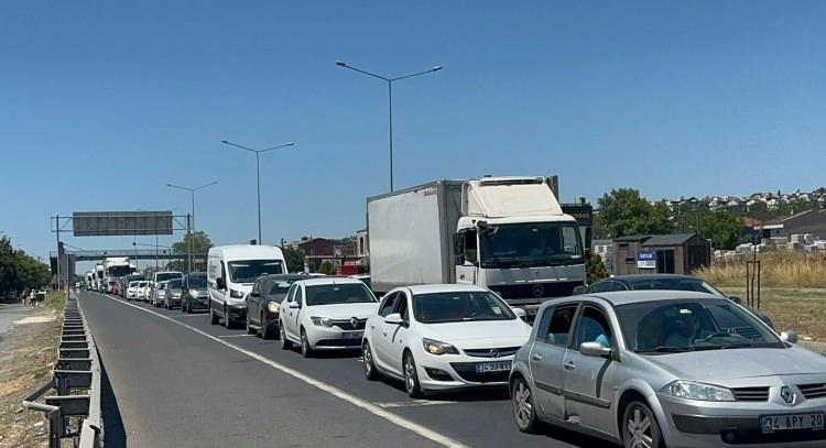 <p>9 günlük Kurban Bayramı tatilini megakentin dışında geçirmek isteyen İstanbullular dönüş yolculuğuna başladı. </p>
