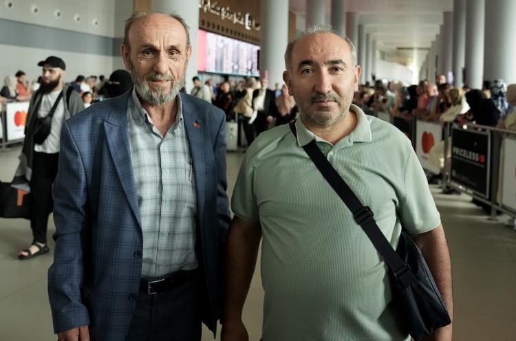<p>Hacılardan Recep Bölükbaşı, kutsal toprakların çok kalabalık olduğunu söyledi.</p>