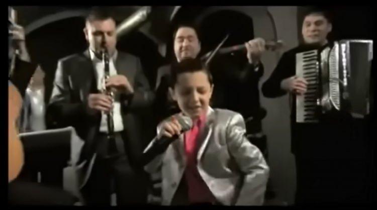 <p>12 yaşında çektiği kliple tüm hayatı değişen çocuk, şimdi ne yapıyor? </p>