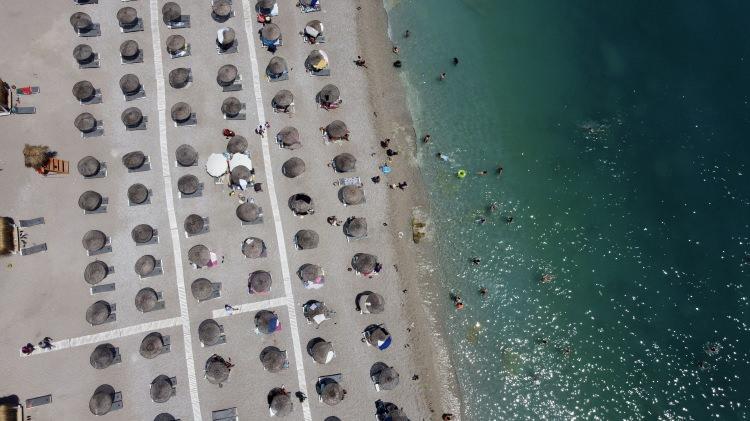 <p>Ortaca ilçesinin turistik Dalyan Mahallesi'nde tatilciler günübirlik tekne turlarıyla Dalyan Kanalı'nı gezme ve kaya mezarlarını görme fırsatı buldu.</p>
<p> </p>