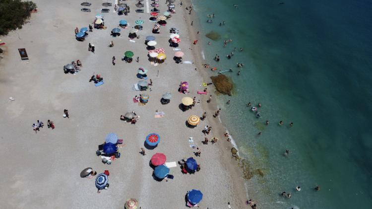 <p>Marmaris ve Datça'da da turistler şehir merkezindeki halk plajları ile turistik mahallelerinde bulunan plajları doldurdu.</p>
<p> </p>