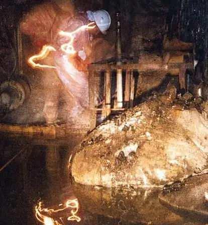 <p>İki metre genişliğindeki katılaşmış lav yığını Elephant's Foot'un olduğu odaya adım atmak ölümcül olabiliyor.</p>

<p> </p>
