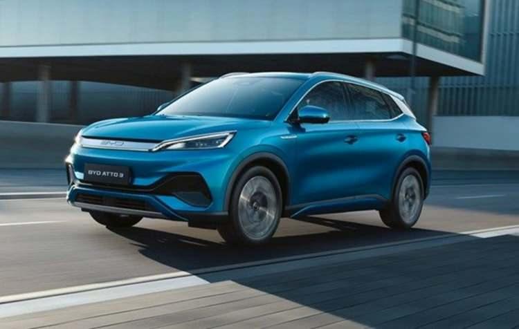 <p><strong>BYD - </strong></p>
<p> </p>
<p>BYD Atto 3 için Haziran ayına özel 150 bin TL indirim, 300.000 TL'ye yüzde 0 faiz imkanı ve 1 yıllık kasko veya duvar tipi şarj ünitesi hediye.</p>