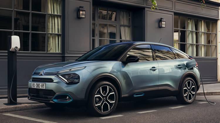 <p>Citroen Elektrikli Ë-C4 ve Citroën Elektrikli Ë-C4 X modelinde 180.000 TL 12 ay % 0 faiz ya da 300.000 12 ay % 1,99 faiz kampanyası sunulmaktadır.</p>