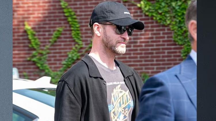 <p><strong>Timberlake, Long Island'daki ünlüler için popüler bir yaz destinasyonu olan Hamptons'taki varlıklı bir köy olan Sag Harbor'daydı.</strong></p>
