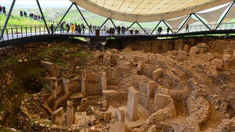 <p>Alanın gerçek değeri, 1994 yılından sonra başlatılan kazı çalışmaları ile ortaya çıkmaya başlamıştır. Bu çalışmalar sonrasında, Göbeklitepe’nin 12000 yıl öncesine uzanan bir kült merkezi olduğu anlaşılmıştır.</p>
