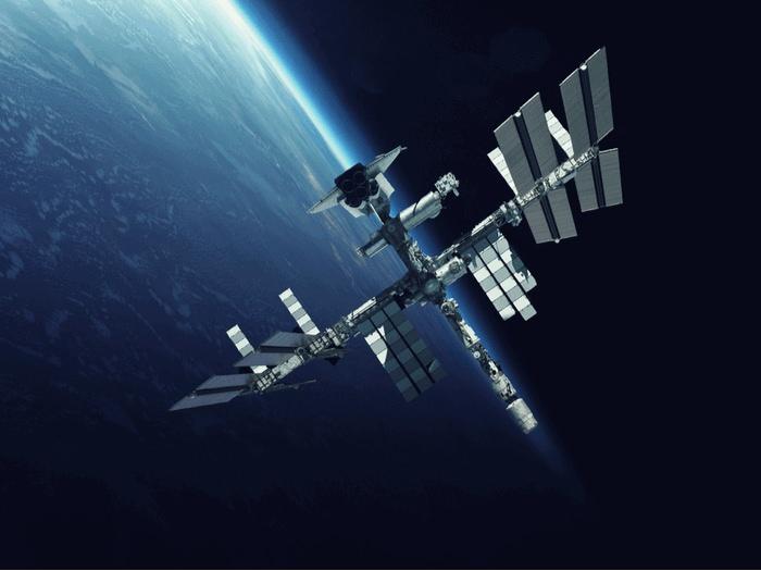 <p>Yörüngeden çıkacak aracın ve uzay istasyonunun, saatte 17.000 milden (saatte 27.359 kilometre) fazla yol kat ederken gezegenin kalın atmosferine geri çarpması bekleniyor.</p>
