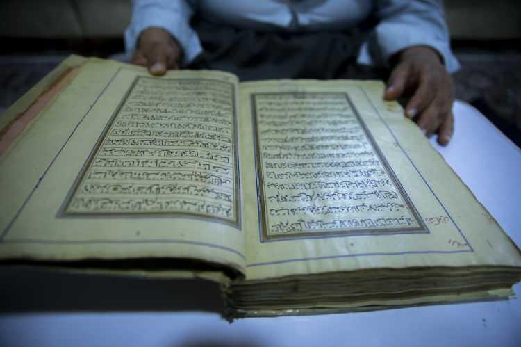 <p>Osmanlı döneminde Hattat Ahmed Dareyani tarafından yazılan Kur’an-ı Kerim nüshası günümüze kadar muhafaza edildi.</p>
