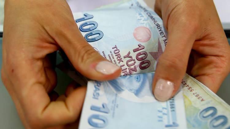 <p>Milyonlarca vatandaş tarafından sık sık kullanılan ATM'lerle ilgili yeni bir düzenlemeye imza atıldı. Buna göre ATM'lerden günlük para çekme limiti yükseldi. Limitlerini peş peşe yükselten bankalar, yeni rakamları duyurdu.</p>
<p> </p>