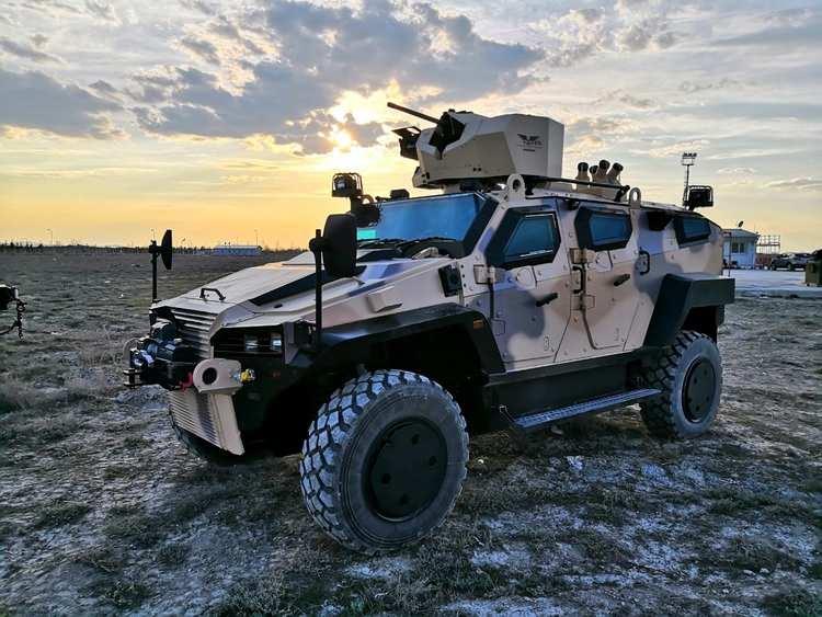 <p>Yüksek mobilite ve koruma seviyesine sahip araçlarla başta NATO ülkeleri olmak üzere farklı coğrafyalardaki ihtiyaçları karşıladıklarını anlatan Aykol, üstün performans ve maliyet etkin 1700'den fazla araçla 20'den fazla ülkede hizmet verdiklerini bildirdi.</p>