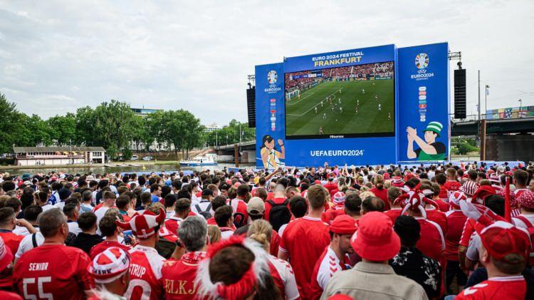 <p>Uefa Avrupa Şampiyonası, kıtasal bir turnuva olmasına rağmen dünya çapındaki her futbolseverin takviminde yer alıyor.</p>