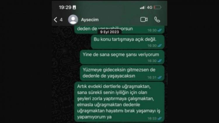 <p><span style="color:#800000"><em><strong>"SİZİNLE UĞRAŞMAKTAN HAYATIMI YAŞAYAMIYORUM"</strong></em></span></p>
<p>Akkaya'nın kızına gönderdiği mesajlarda "Sana seçme şansı veriyorum. Yüzmeye gideceksin, gitmezsen de dedenle yaşayacaksın. Artık evdeki dertlerle uğraşmaktan, sana sürekli senin iyiliğin için olan şeyleri zorla yaptırmaya çalışmaktan, Elmas'la uğraşmaktan, dedene uğraşmaktan hayatımı bırak yaşamayı iş yapamıyorum ya." yazdığı görülürken...</p>