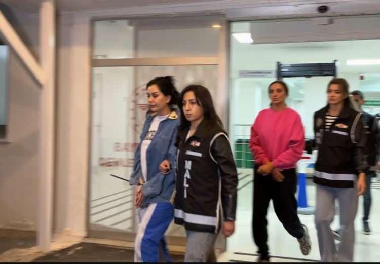 <p>Sosyal medya fenomeni Dilan Polat ve eşi Engin Polat, şarkıcı Banu Parlak'ın güzellik merkezine düzenlenen silahlı saldırının azmettiricisi oldukları gerekçesiyle bugün hakim karşısına çıktı.</p>