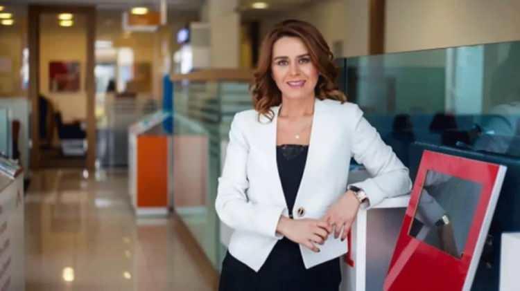 <p>Erzan ile Polat, cezaevi yönetimine dilekçe vererek aynı koğuşta kalmak istediklerini bildirdi.</p>
<p>Cezaevi yönetimi Polat ve Erzan’ın talebini kabul ederek iki ismi aynı koğuşa koydu.</p>