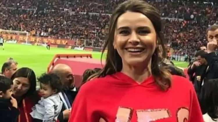 <p>İstanbul’da bir bankanın eski şube müdürü Seçil Erzan, aralarında futbol dünyasının ünlü isimlerinin de bulunduğu 29 kişiyi, hayali özel fon yaratarak dolandırdığı iddiasıyla bir yılı aşkın bir süredir Silivri’de tutuklu bulunuyor.</p>
<p> </p>