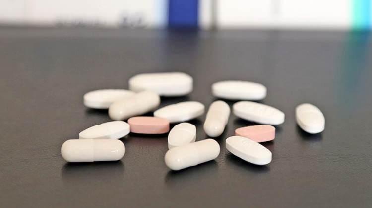 <p>Karatay Sağlık M&uuml;d&uuml;rl&uuml;ğ&uuml;&rsquo;nden inceleme i&ccedil;in şubat ayının son 15 g&uuml;n&uuml;ne ait yapılan t&uuml;m işlemlerin kaydı ve telefon numaraları istenince, Dr. Mustafa &Ouml;.&rsquo;n&uuml;n &ccedil;ok panik olduğunu S&uuml;reyya&rsquo;dan &ouml;ğrendim. Dr. Mustafa&rsquo;nın, S&uuml;reyya&rsquo;ya &ccedil;ıkardığı listedeki insanları arayıp İsmil Aile Sağlığı Merkezi&rsquo;ne boy-kilo &ouml;l&ccedil;&uuml;m&uuml; i&ccedil;in &ccedil;ağırdıklarını gelemeyecek olanların listeleri yapılıp telefonla aranarak il&ccedil;e sağlık m&uuml;d&uuml;rl&uuml;ğ&uuml;nden aranırlarsa &lsquo;Evet biz aile sağlığı merkezine gittik. Boyumuzu kilomuzu &ouml;l&ccedil;t&uuml;rd&uuml;k&rsquo; denmesi istediğini duydum." dedi.</p>

<p>&nbsp;</p>
