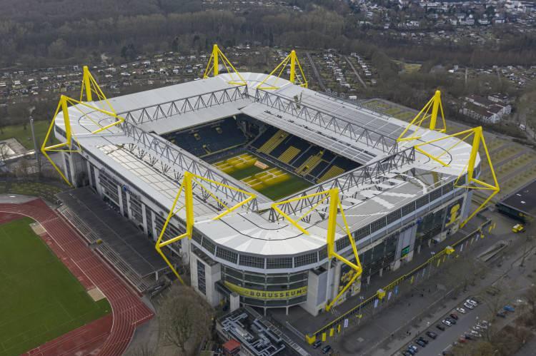 <p><strong>3. Signal Iduna Park (Borussia Dortmund)</strong></p>
<p> </p>
<p> </p>