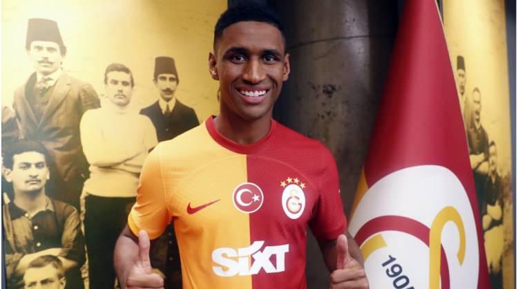 <p><strong>"Uzun zamandır bu işin peşini bırakmıyoruz. Gereken adımları attık, dolu dolu belgelerle FIFA'ya savunmamızı verdik. Avukatlarımız da devrede. Top artık FIFA'da. Kararı onlar verecek."</strong></p>