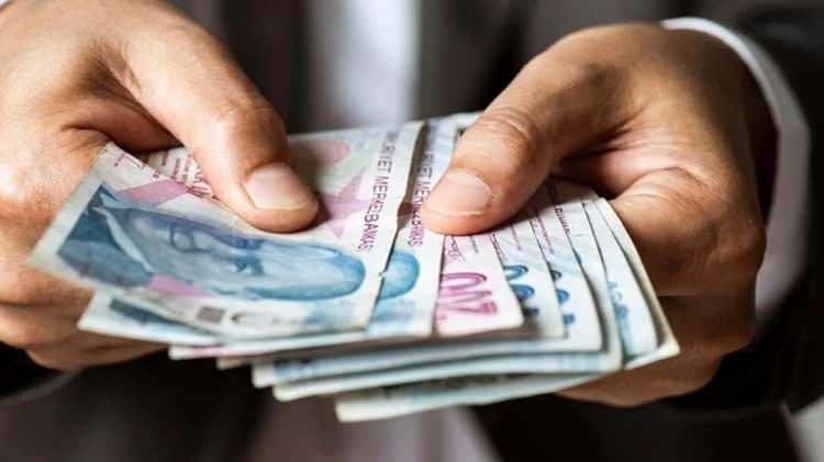 <p>Memurların ve memur emeklilerinin zam oranları toplu sözleşme ile belirlense de, enflasyon farkı için Türkiye İstatistik Kurumu'nun (TÜİK) açıklayacağı Haziran ayı verisi bekleniyor.</p>
